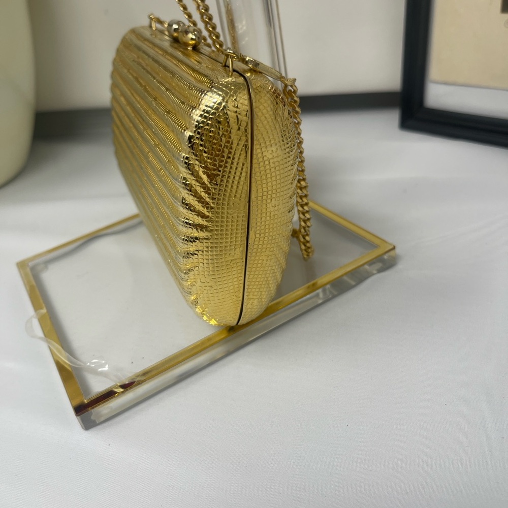 Gold Chain Clutch with 🎀 Accent - Picture 6 of 13